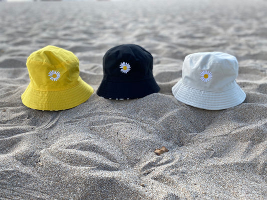 REVERSIBLE DAISY BUCKET HAT